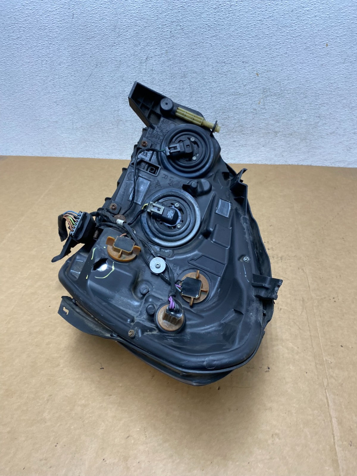 2006 to 2008 Buick Lucerne Right Passenger Side Halogen Headlight AE2988 DW9