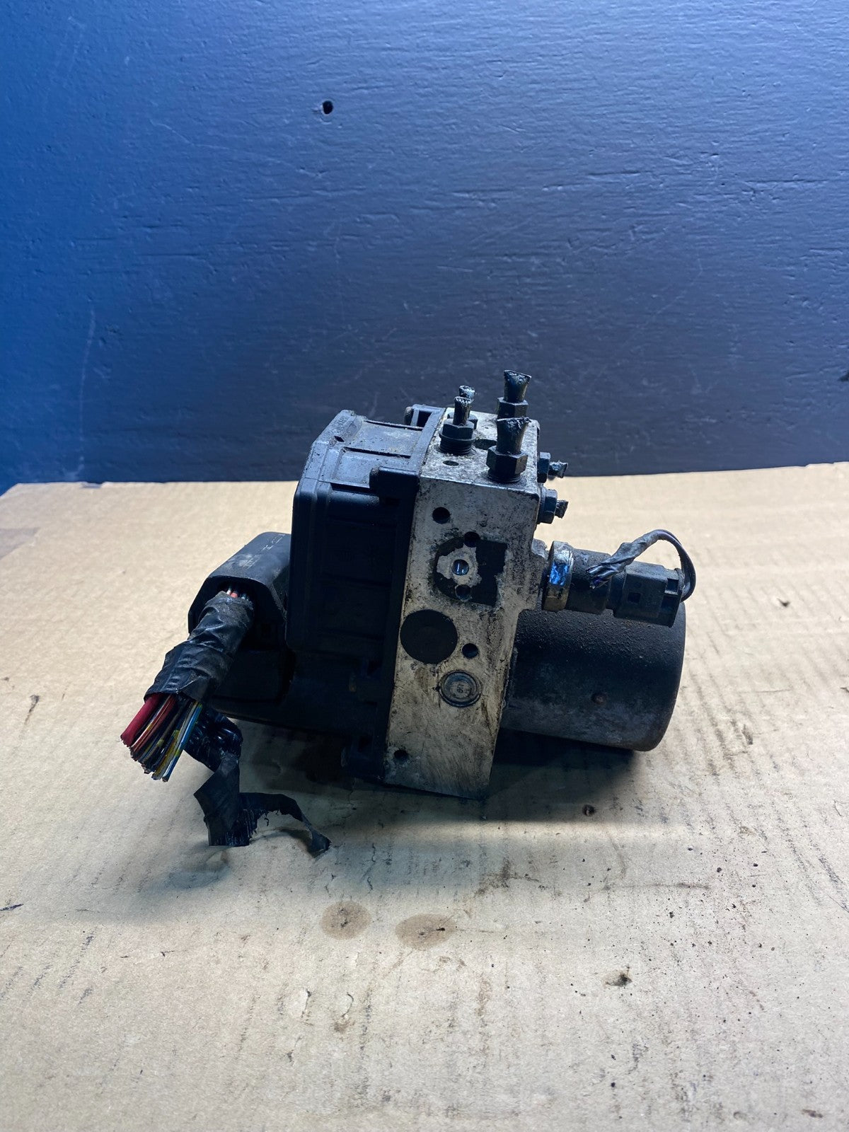 2002 to 2005 BMW X5 ABS Anti-Lock Brake Pump Module OEM AB7404 DG4