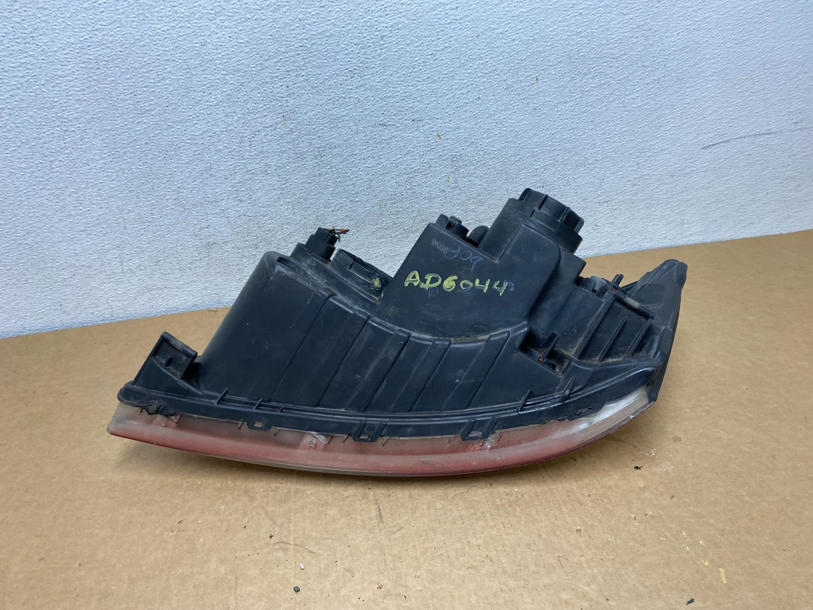 2009 to 2010 Hyundai Sonata Right Passenger RH Side Headlight Halogen AD6044 DW7