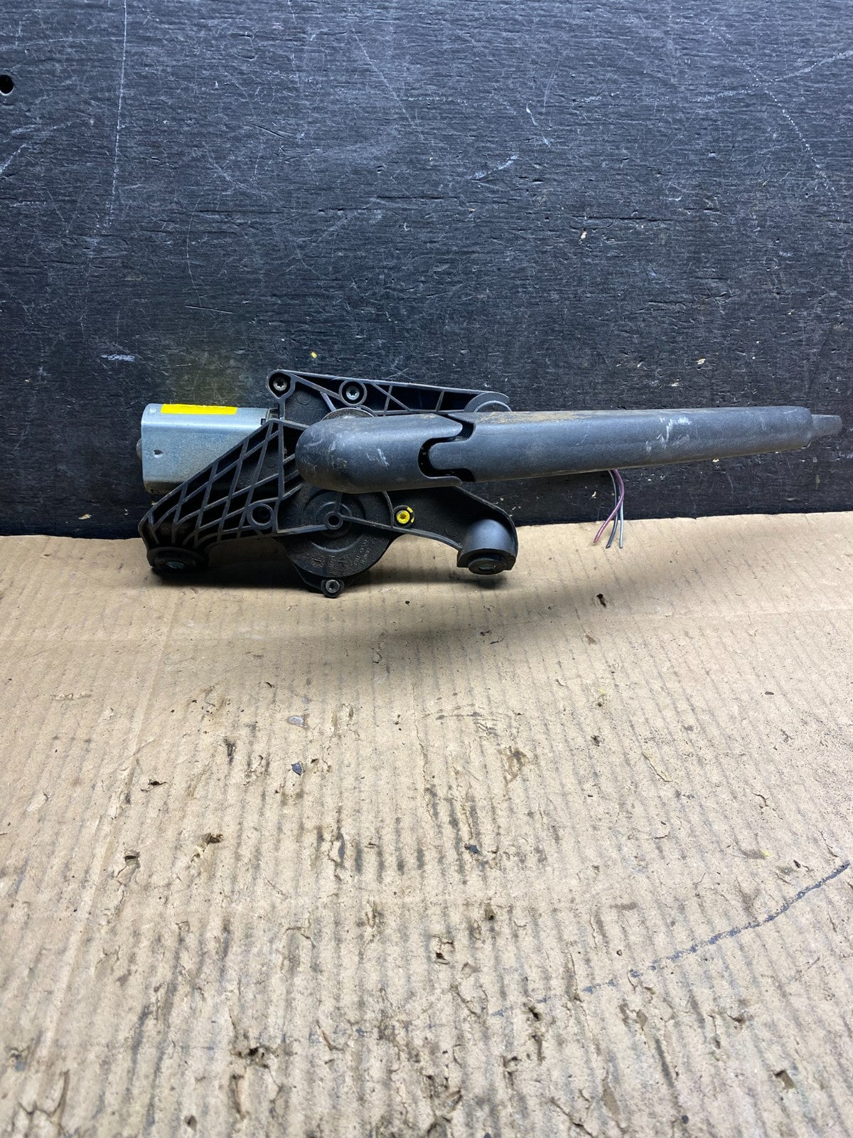 2011 to 2014 Ford Edge Licnoln MKX Rear Windshield Wiper Motor OEM y1438 DG0
