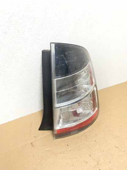 2004 - 2005 Toyota Prius Right Passenger Side Rh Tail Light AB6216 LK2