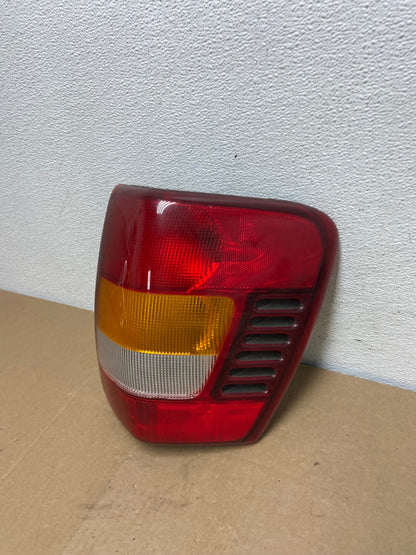1999-2004 Jeep Grand Cherokee WJ Right Passenger Rh Tail Light DEPO AC5586 LK1
