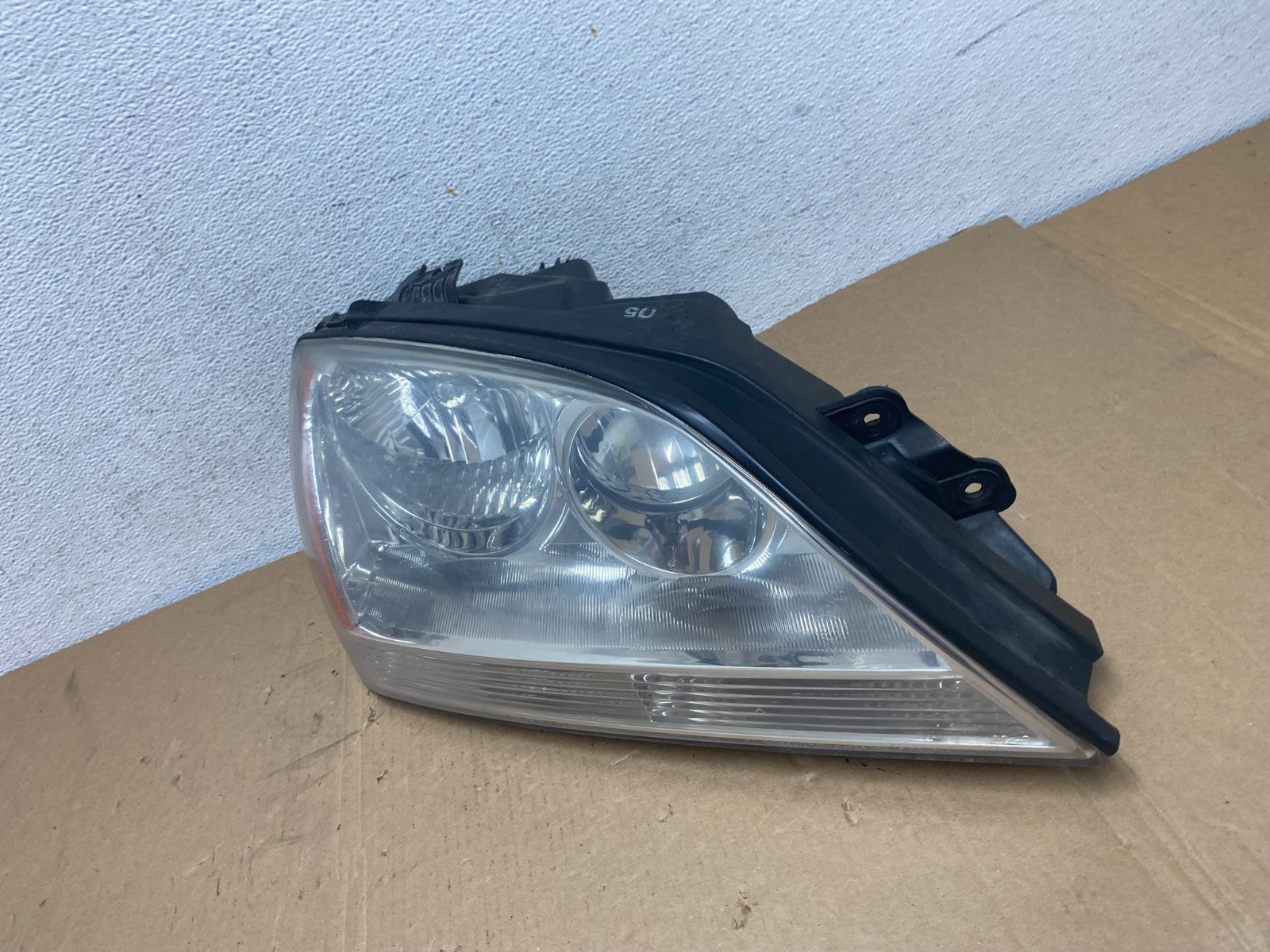 2003 to 2006 Kia Sorento Right Passenger Rh Side Headlight Halogen AD7926 DW1