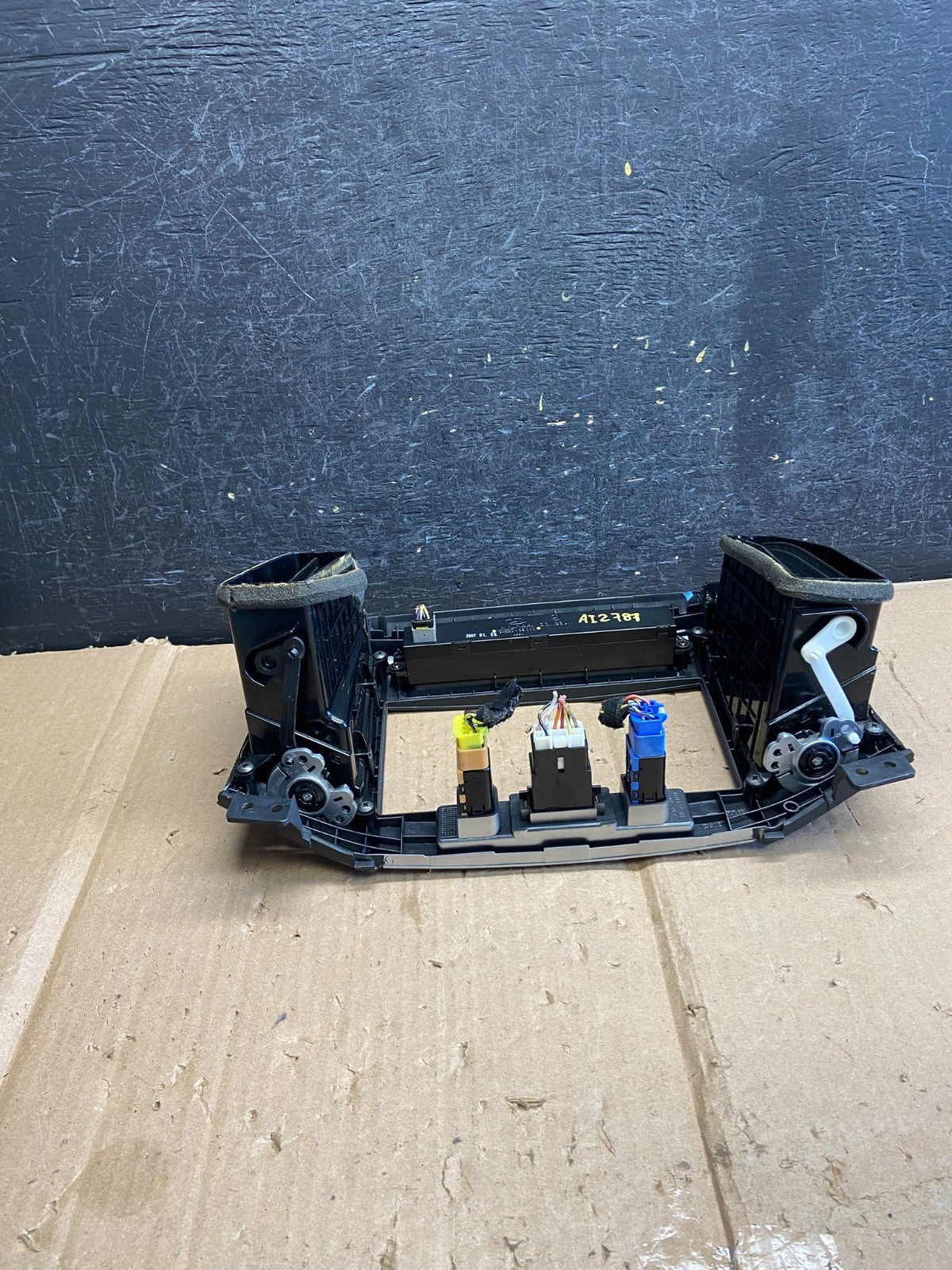 2007 to 2009 Hyundai Santa Fe Center Dashboard Radio Bezel Trim AI2787 DG3