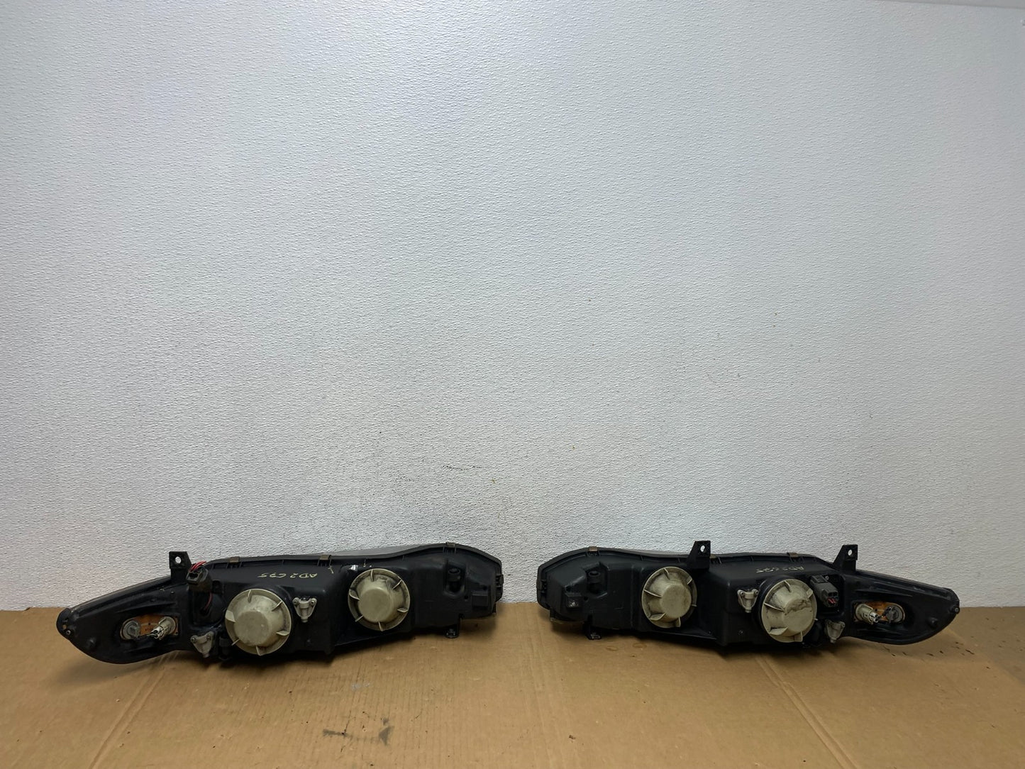 1997 to 1998 Mitsubishi Galant Left+Right Set Headlights Halogen AD2675 DW5