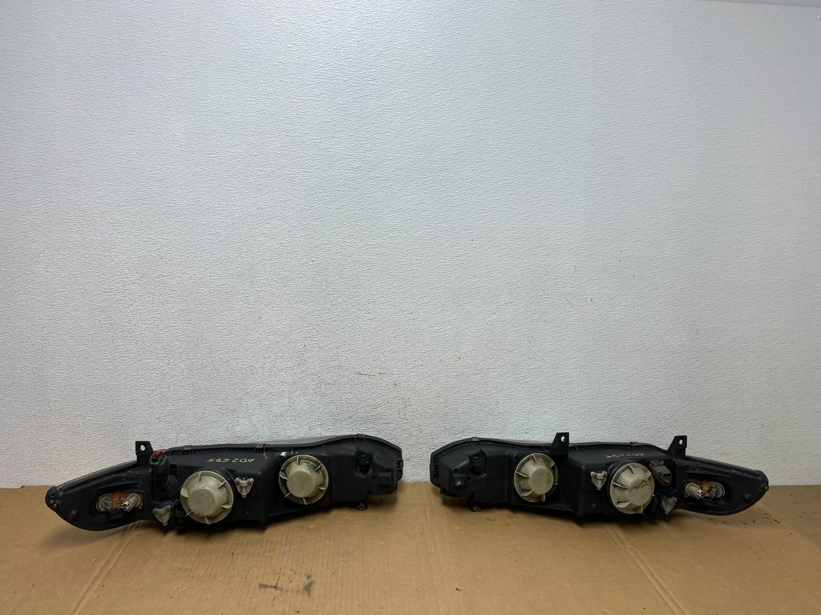 1997 to 1998 Mitsubishi Galant Left+Right Set Headlights Halogen AD2675 DW5