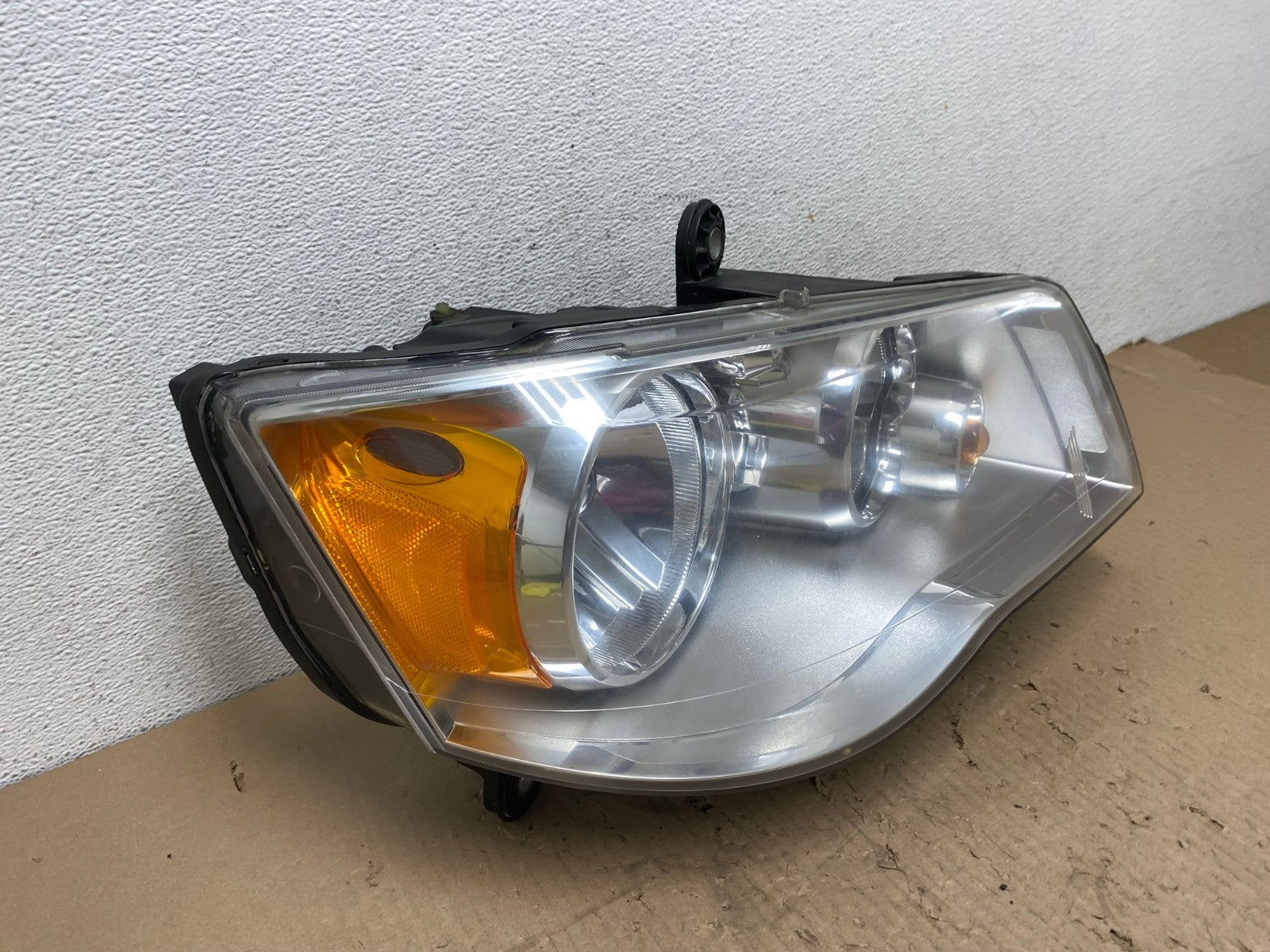 2011 to 2016 Chrysler Town and Country Right Passenger Headlight AE8834 LK2