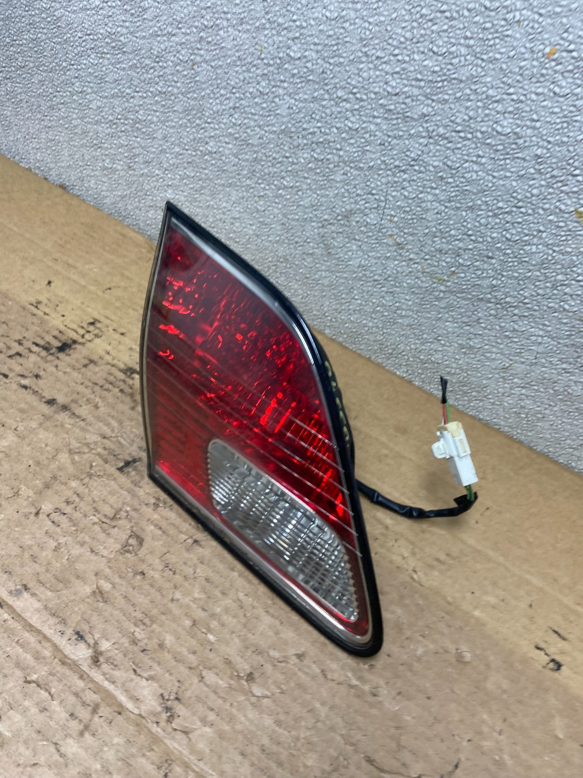 2002 2003 2004 Lexus ES300 ES330 Left Driver Lh Inner Tail Light Oem AB3378 LK1