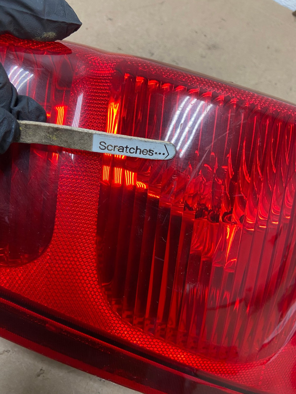 2002 - 2006 Chevrolet Avalanche Right Passenger Rh Side Tail Light AF4950 LK3