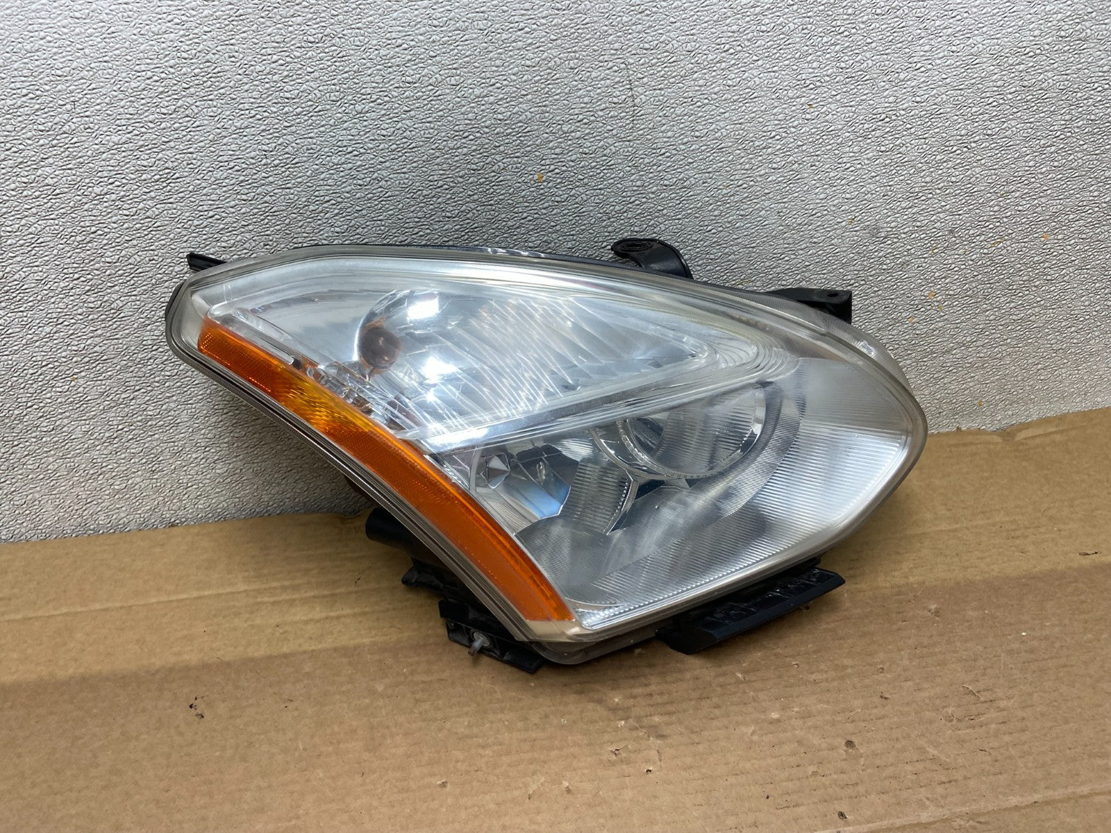 2009-2013 Nissan Rogue Right Passenger Xenon HID Headlight OEM AB5069 DW0