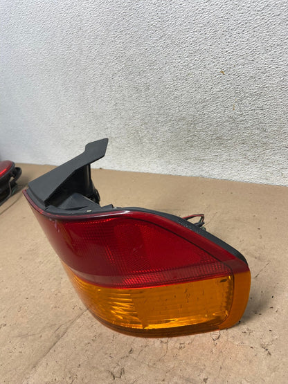 2002 2003 2004 Honda Odyssey Right Passenger Side Tail Light AG5418 LK2