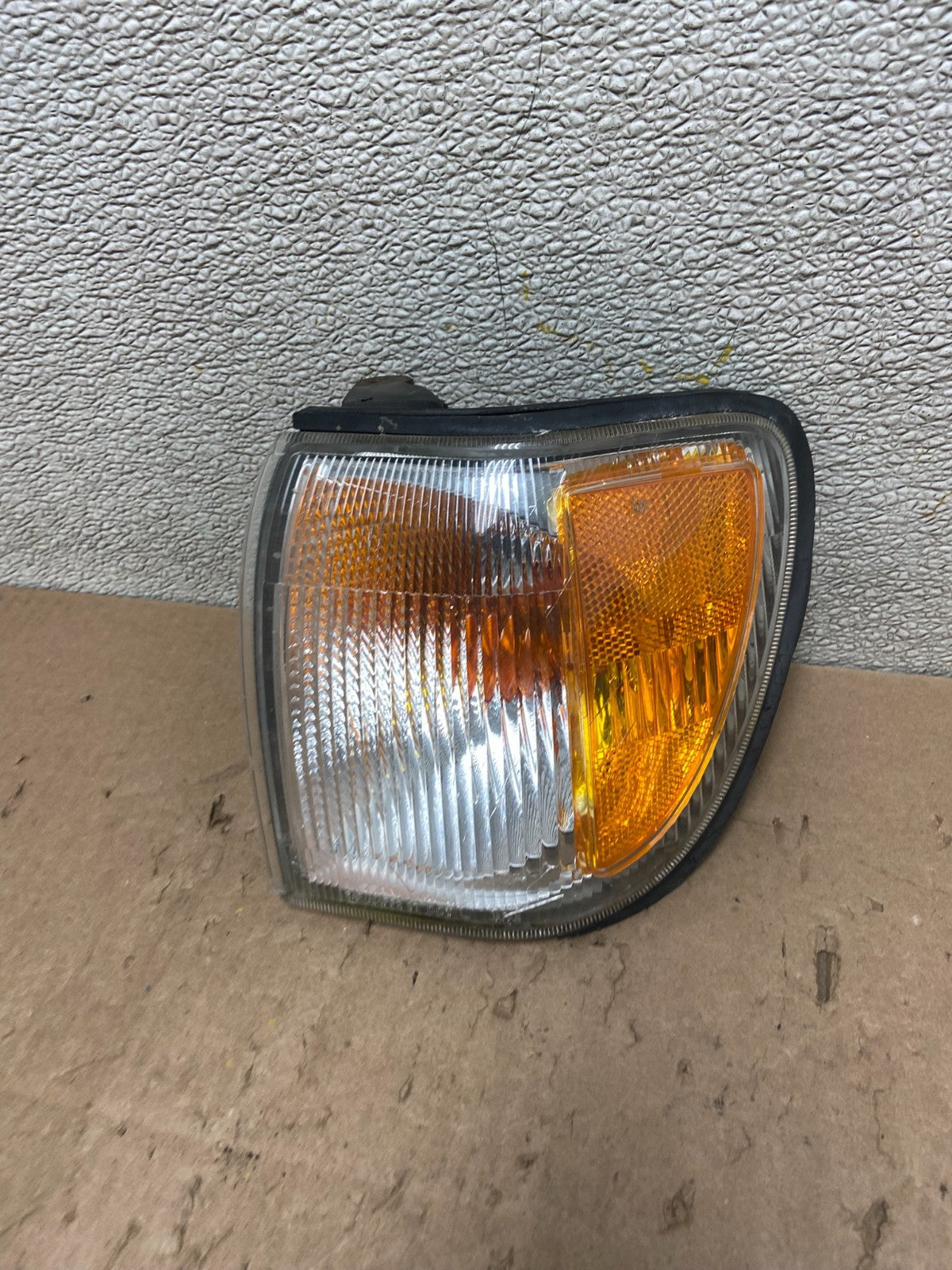 1999-2004 Nissan Pathfinder Front Left Driver Turn Signal Oem Y3023 DW0