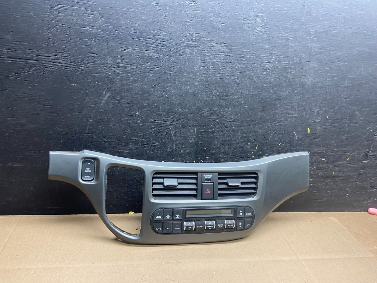 2005 to 2010 Honda Odyssey Radio Climate Control Dash Trim Bezel t9162 DG0
