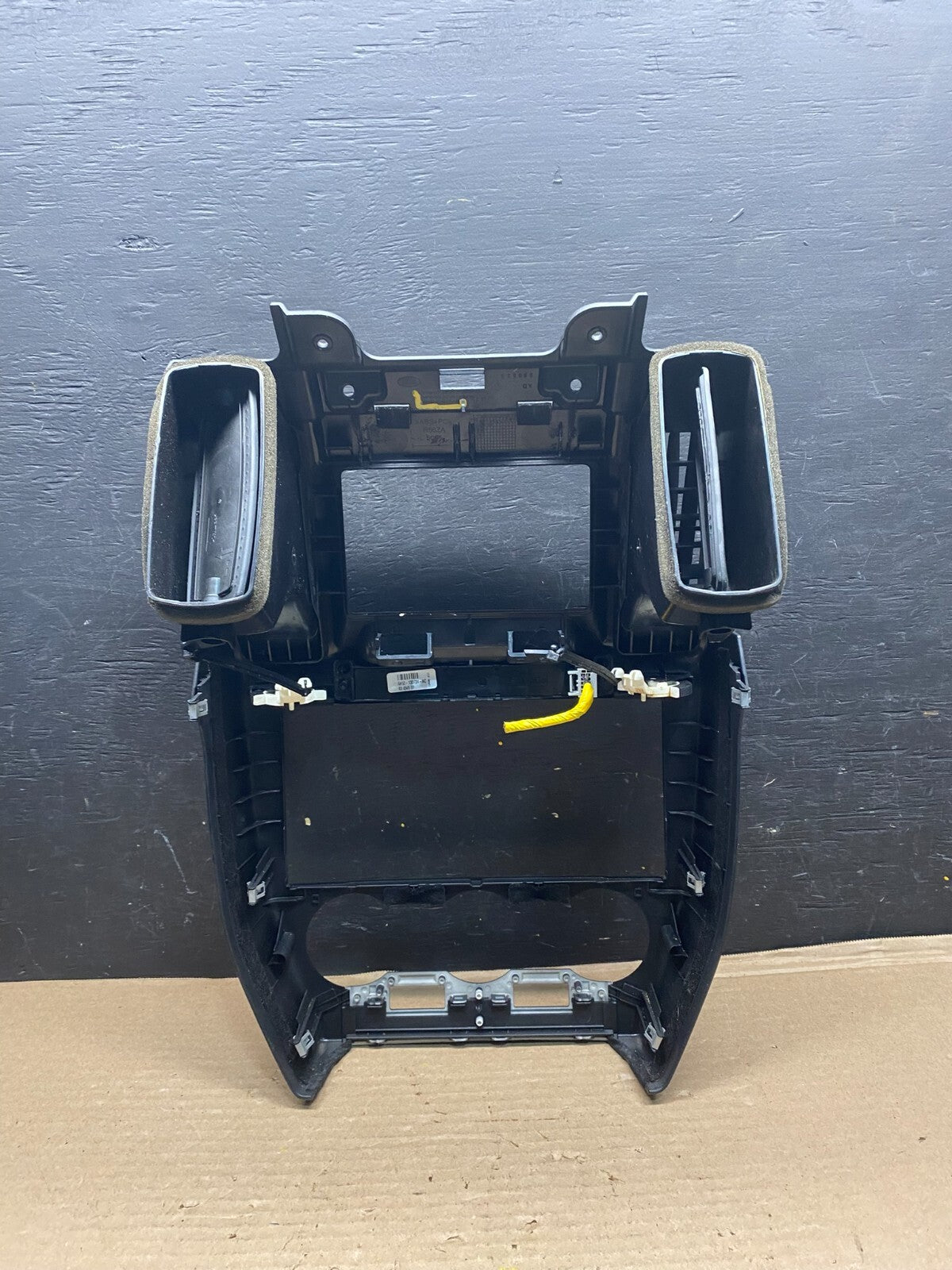 2008 to 2012 Land Rover LR2 OEM Center Dash Trim Bezel 6H52-014L09-AG J4841 DG5