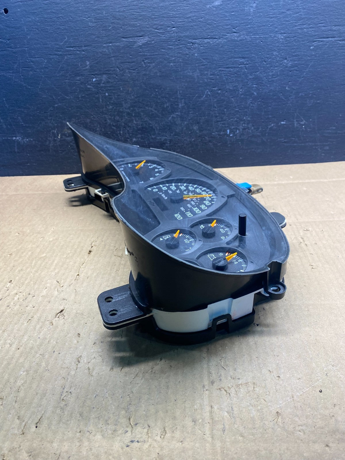 2003 to 2006 Chevrolet Silverado Yukon Cluster Gauge Speedometer AD1640 DG2