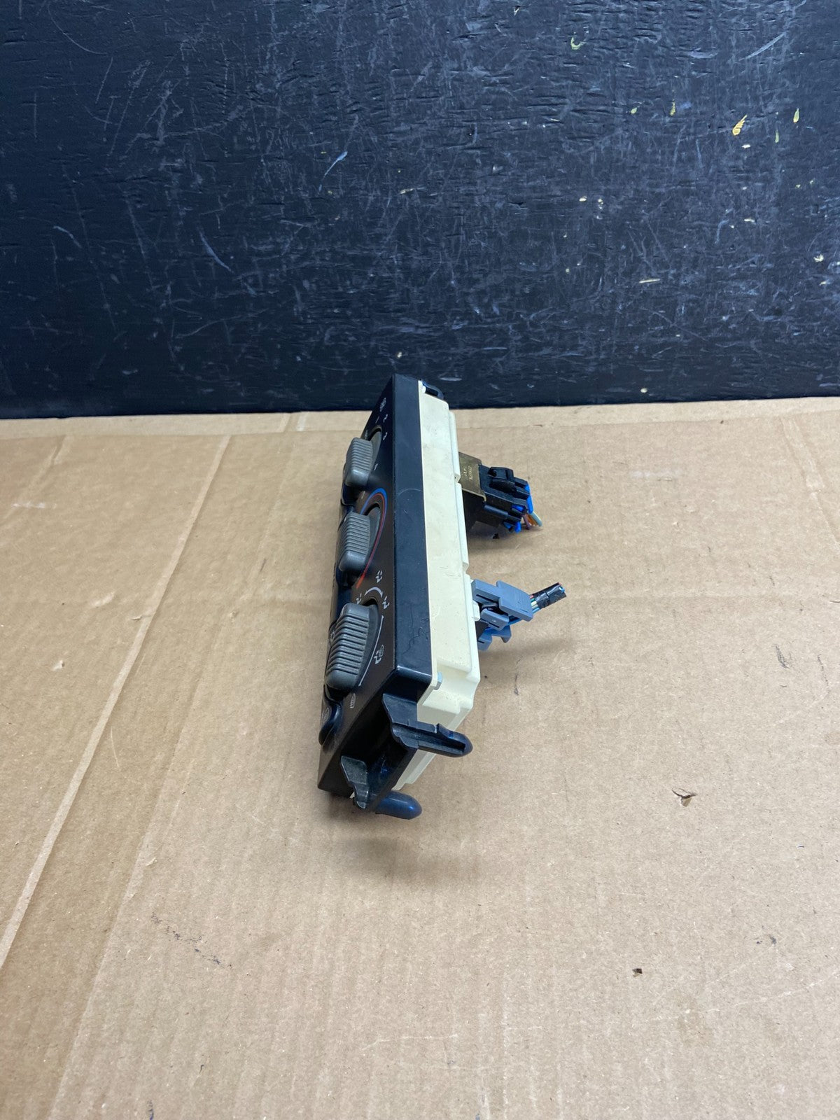 1999 to 2002 Chevrolet Silverado HVAC Heater Climate Control Module AD2092 DG2