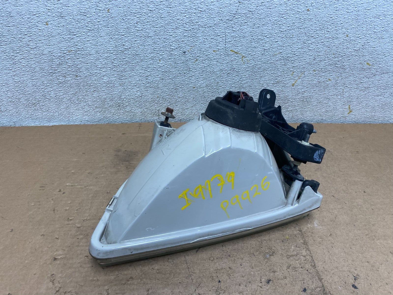 2001 2002 2003 Toyota Sienna Right Passenger Rh Side Headlight Halogen P9926 DW8