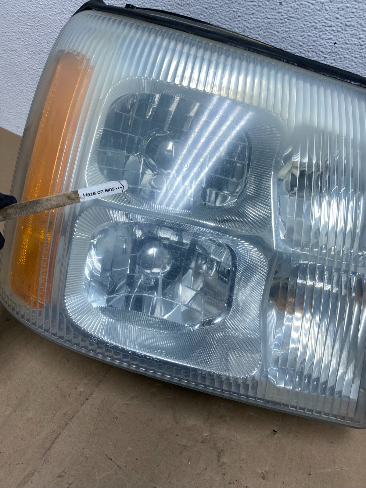 2002-2006 Cadillac Escalade Right Passenger Side Xenon HID Headlight AE66744