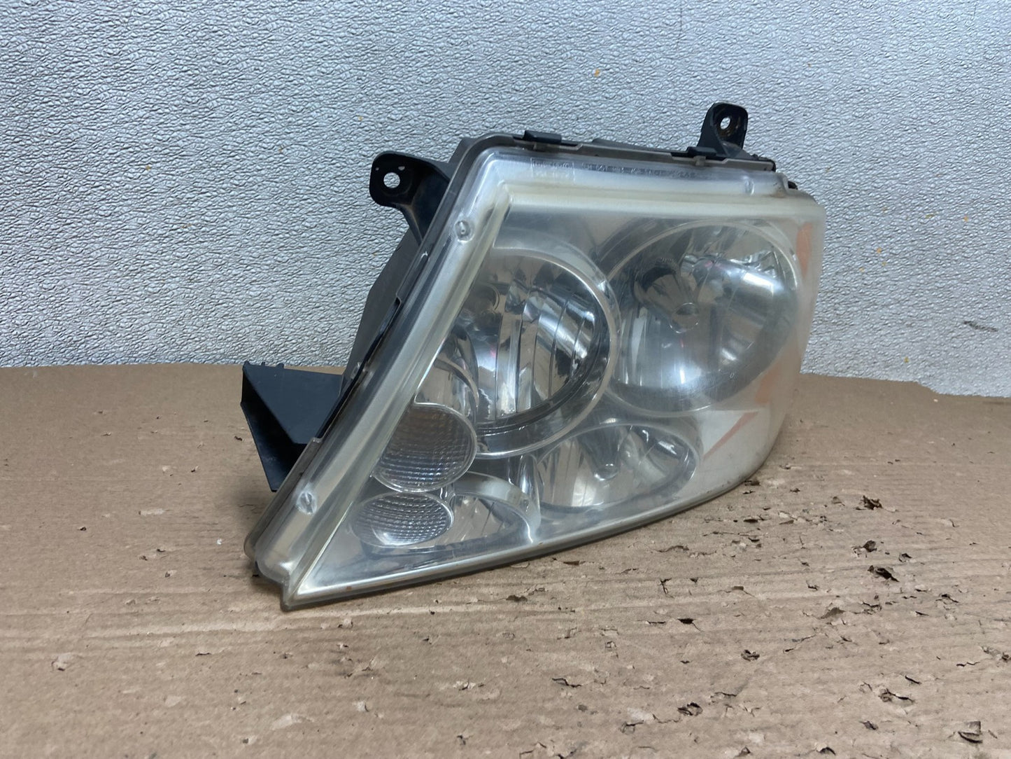 Xenon 2003-2006 Lincoln Navigator Left Driver Side Headlight OEM AB1608 DW2