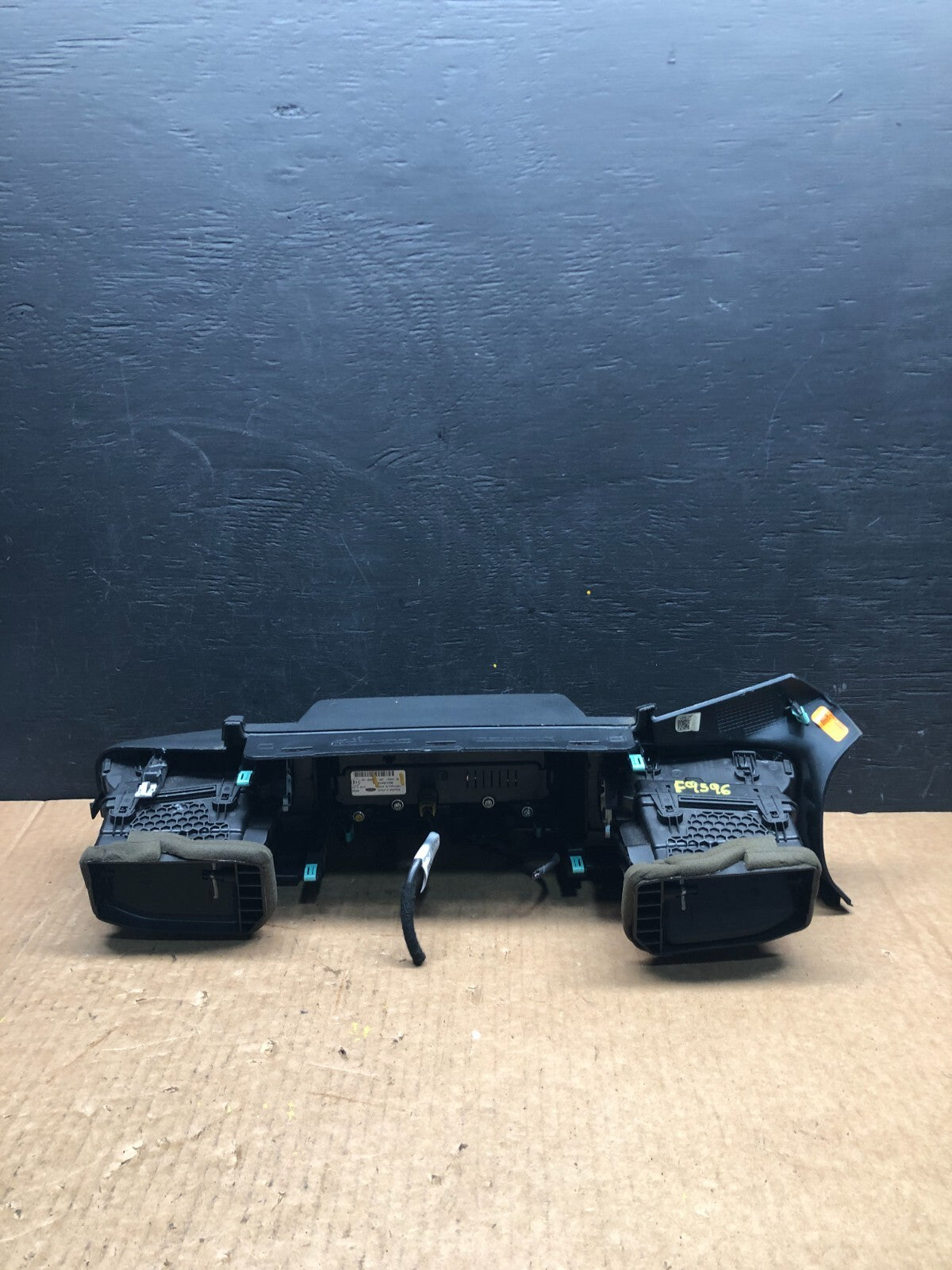 2020 to 2023 Ford Explorer Console Radio Display Screen Air Vents F9596 DG14