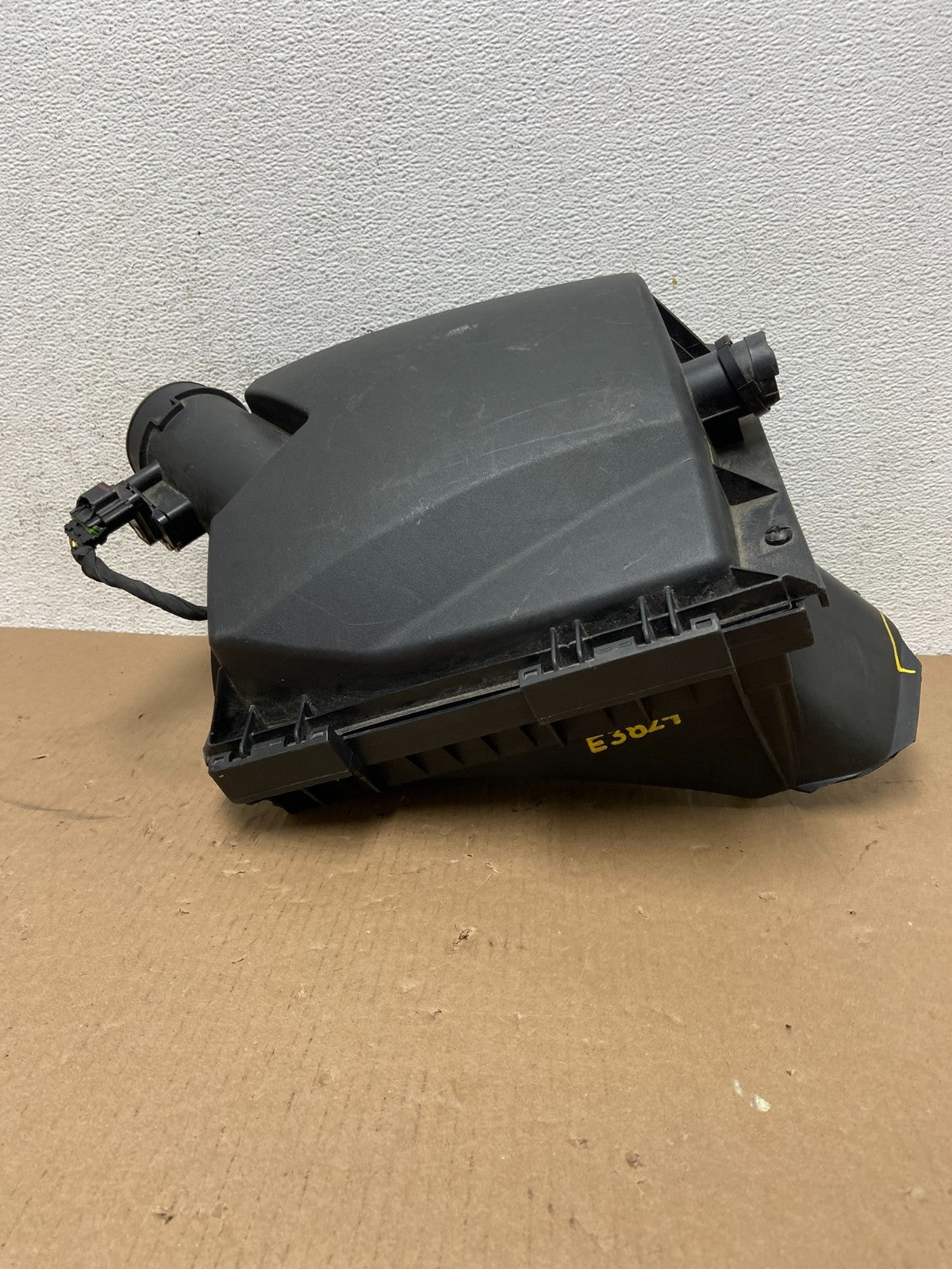 2009 to 2011 Nissan Murano Air Clenaer Filter Box AD6459 DG7