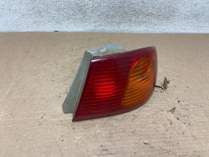 1998 1999 2000 Toyota Corolla Right Passenger Side Tail light AI1103 LK2