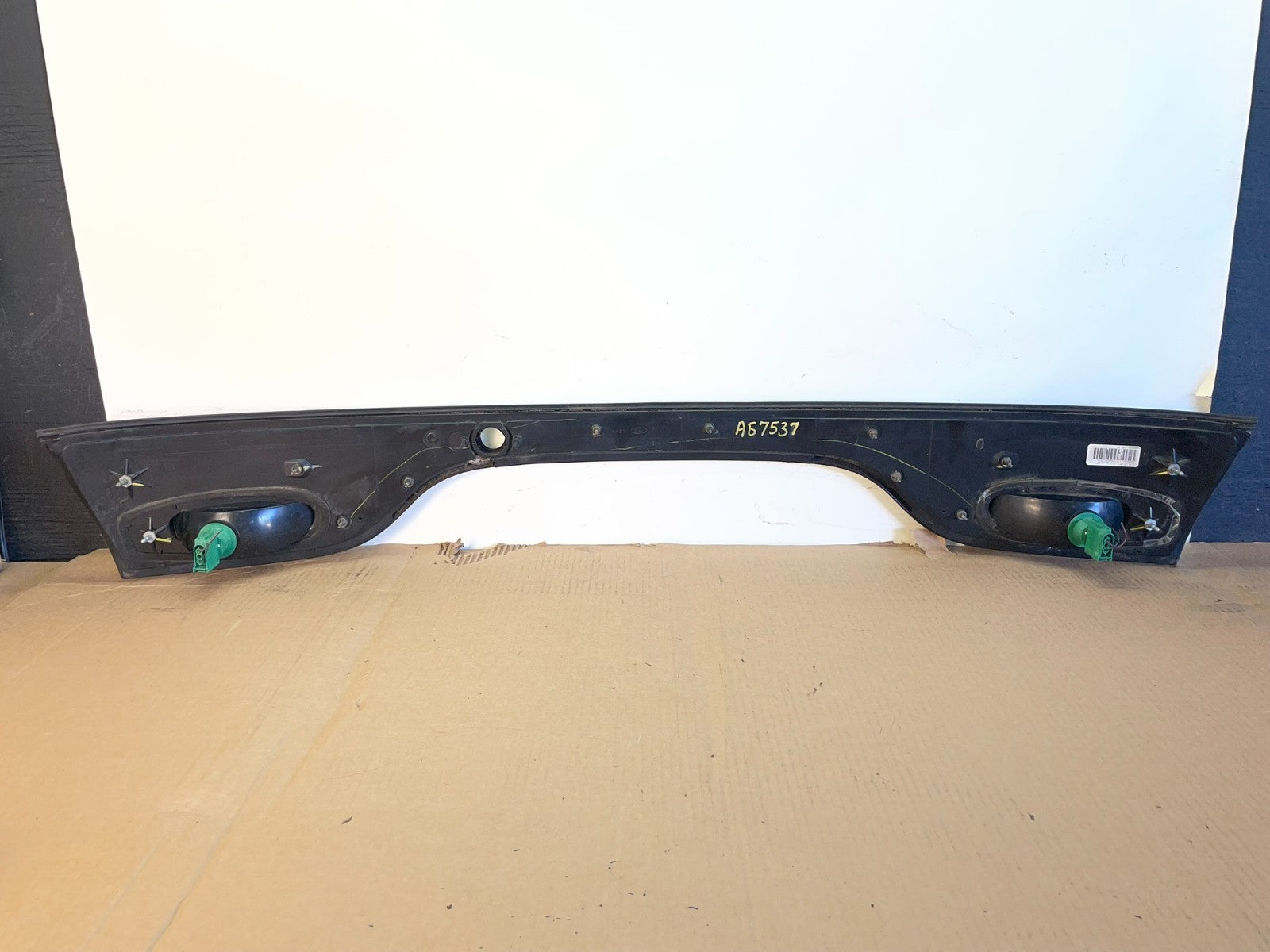2000 to 2002 Ford Taurus Trunk Rear Center Lid Tail Light Panel ag7537 DG7