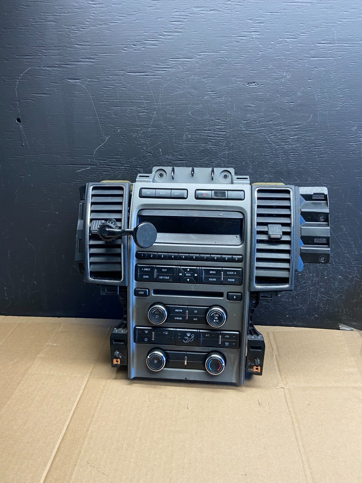 2010-2012 Ford Taurus Front Center Console Climate Radio Control Panel ad2047 DG0