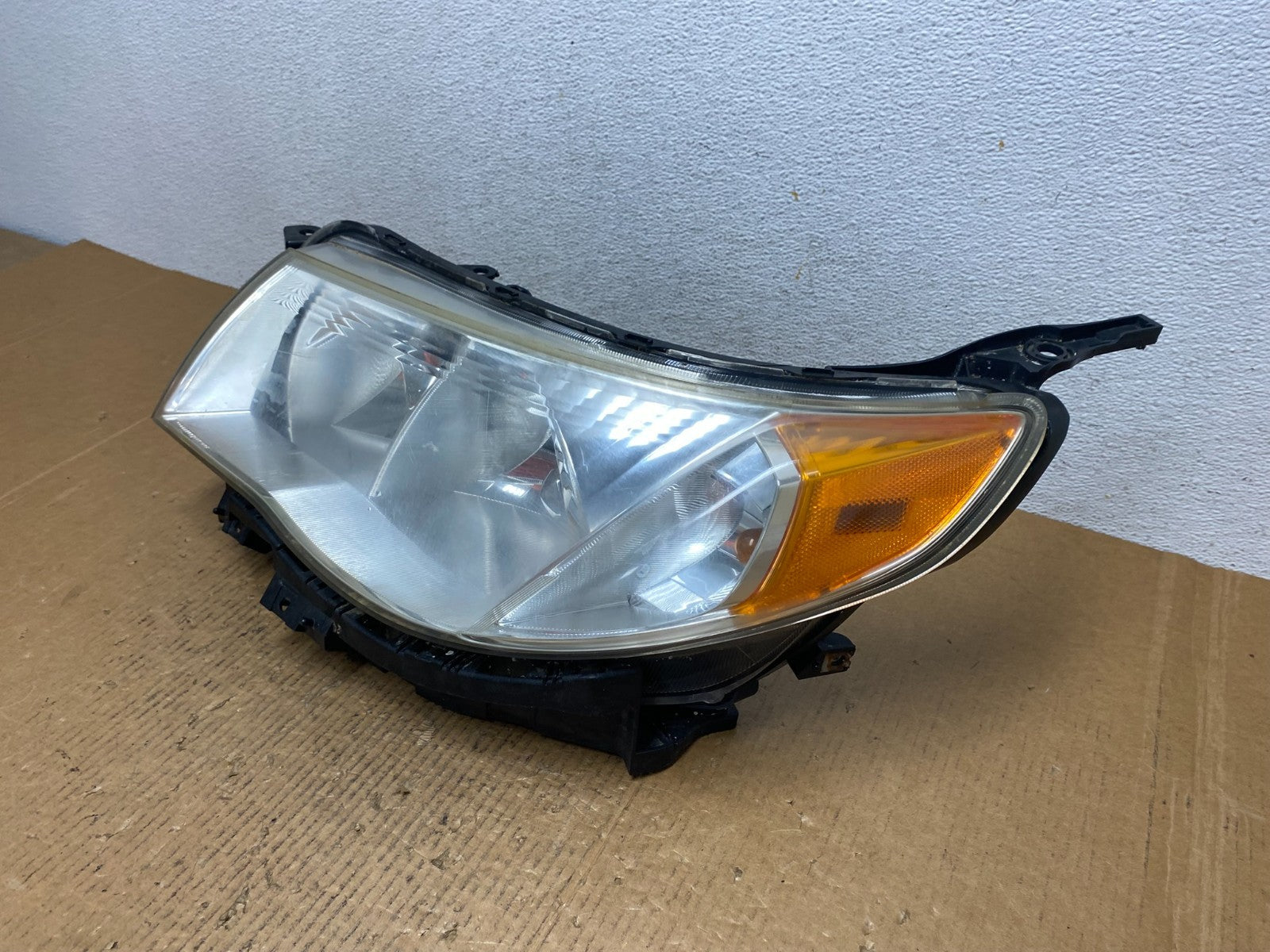 2009-2013 Subaru Forester Left Driver LH Halogen Headlight AE1411 DW1
