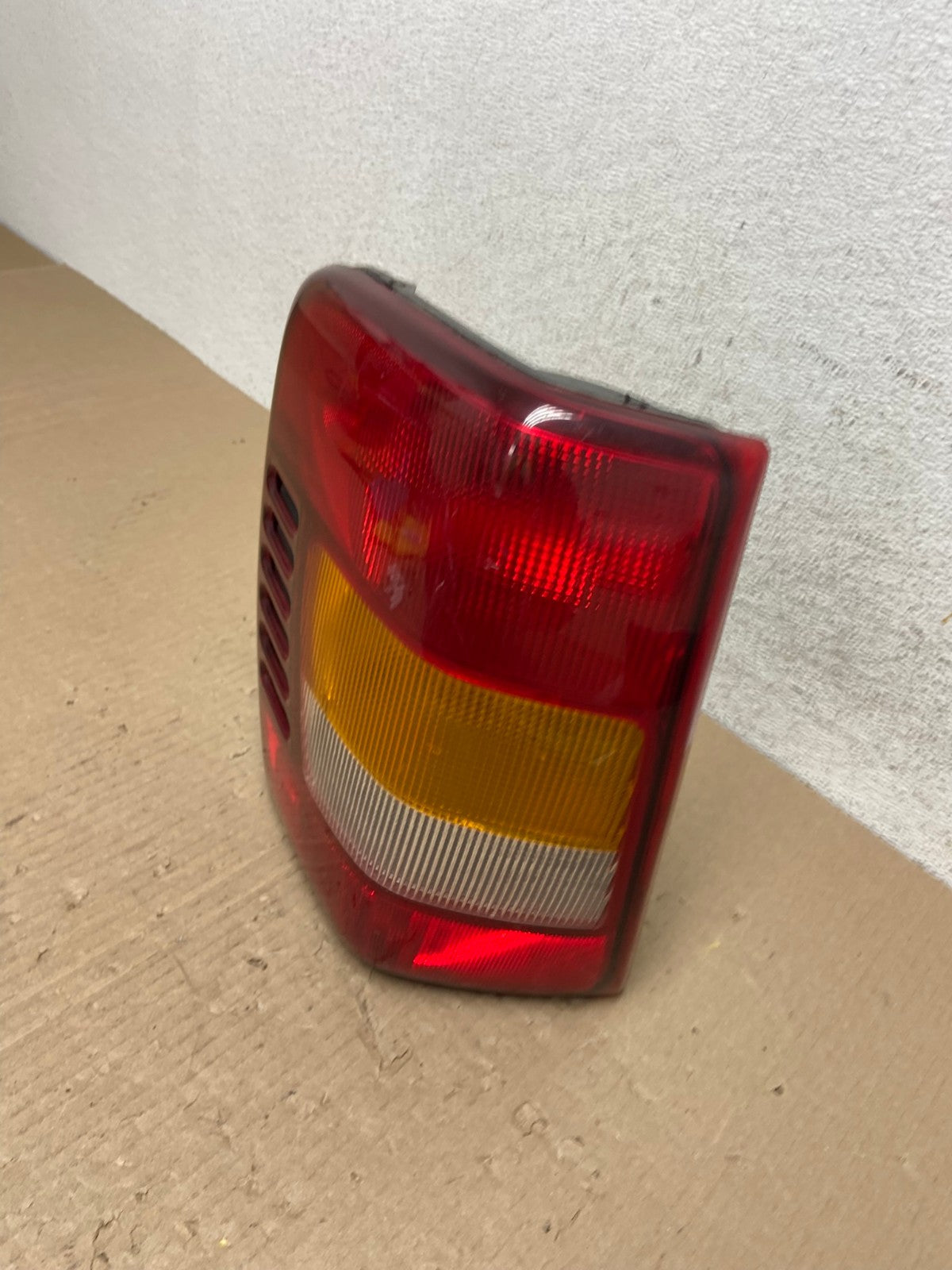 1999 - 2004 Jeep Grand Cherokee WJ Left Driver Lh Tail Light AE9652 LK1