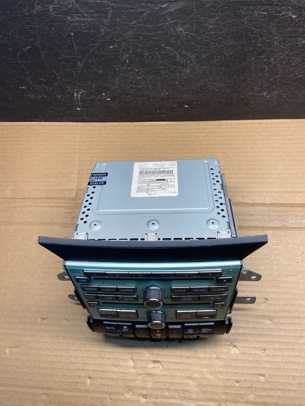 2013 to 2017 Chevrolet Traverse Am Fm Cd Player Radio Screen Display AE2549 DG3