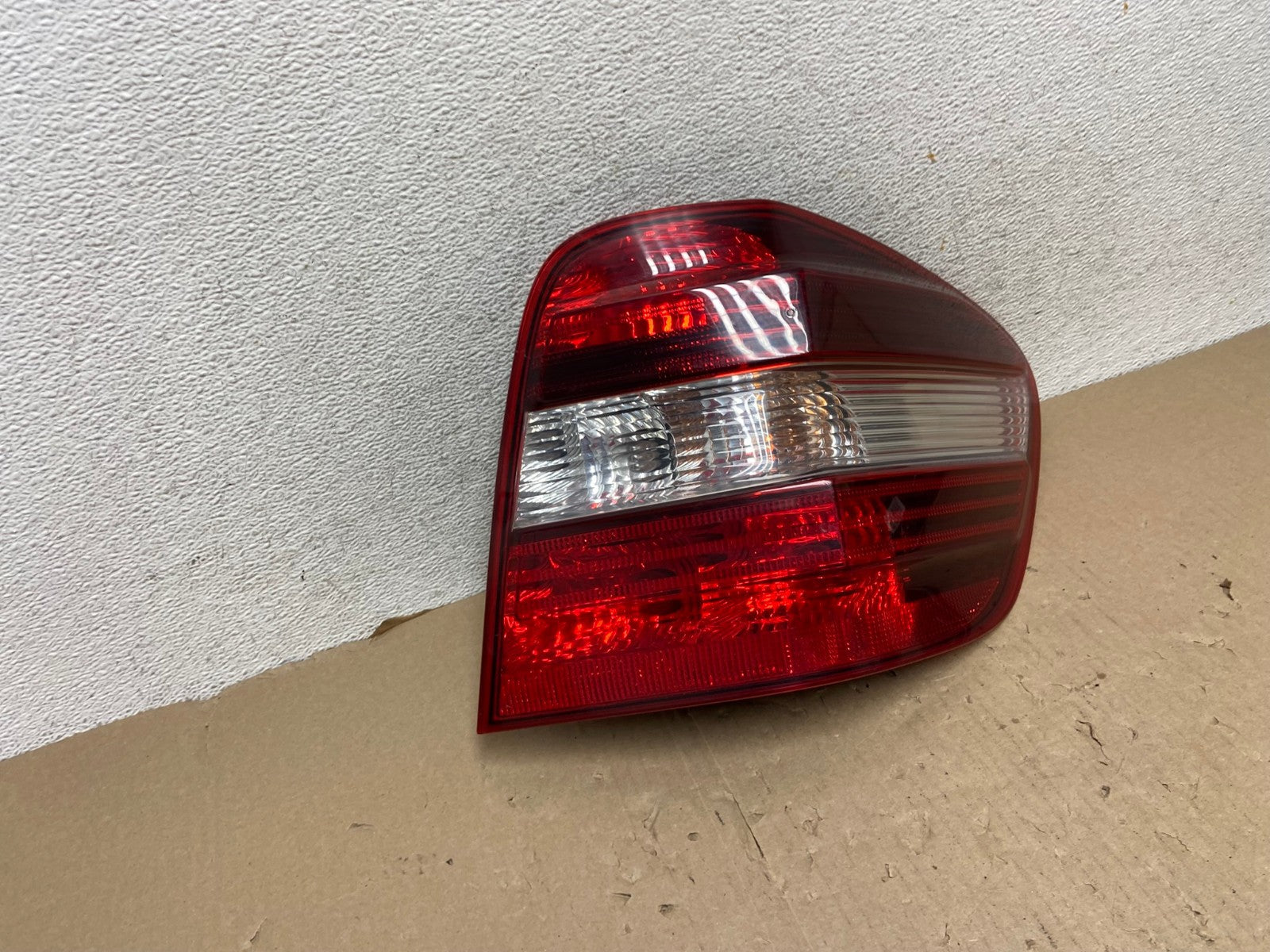 2009 to 2011 Mercedes ML350 ML-Class Right Passenger RH Tail Light AG6936 LK2