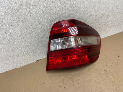 2009 to 2011 Mercedes ML350 ML-Class Right Passenger RH Tail Light AG6936 LK2