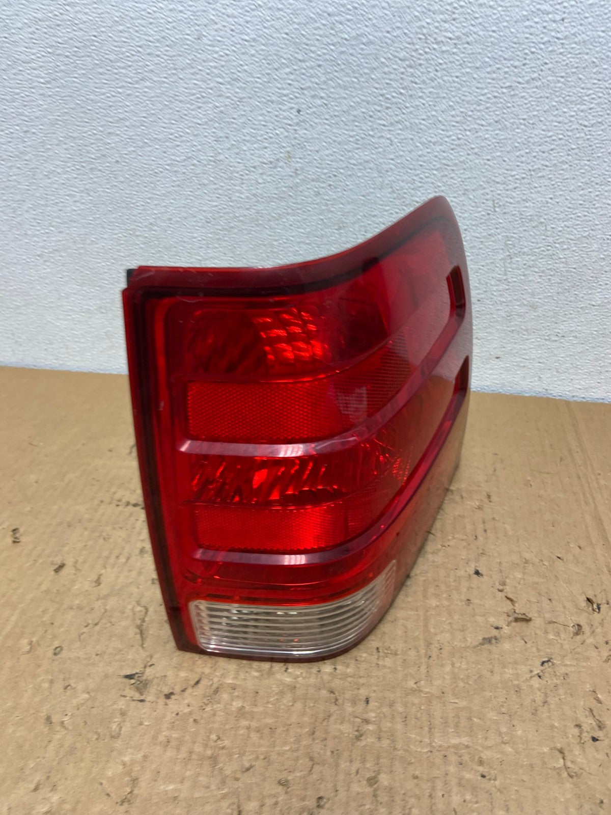 2003 2004 2005 2006 Ford Expedition Right Passenger Rh Tail light AC8276 LK2