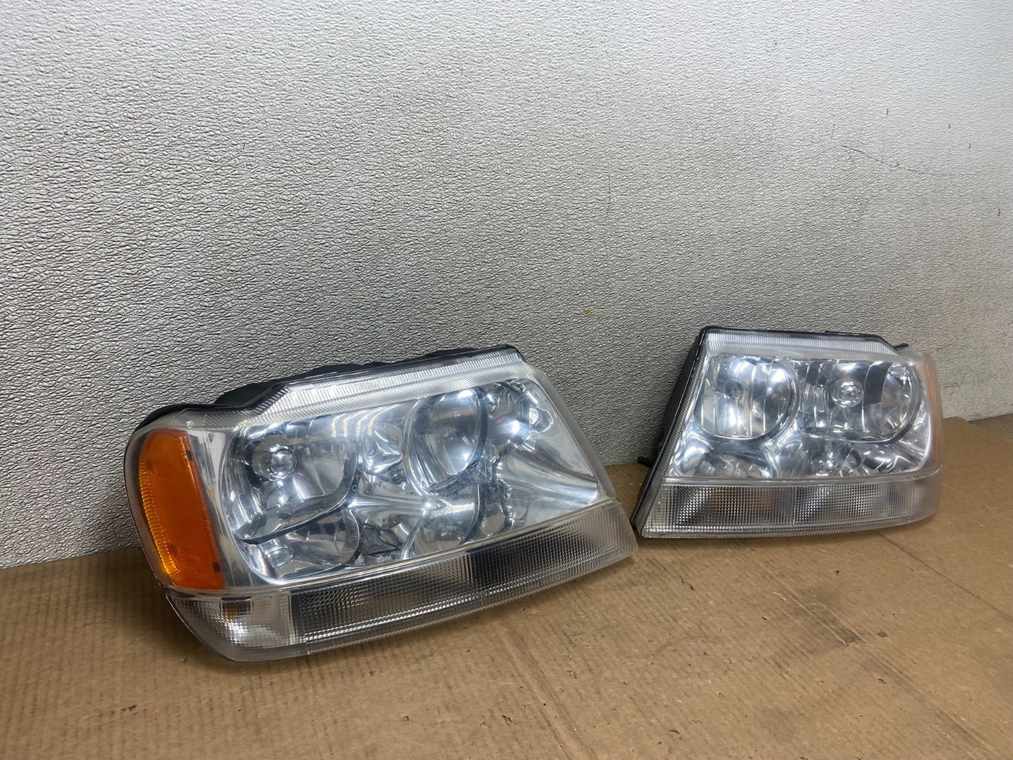1999 - 2004 Jeep Grand Cherokee Left+Right Set Halogen Headlights AA6215 DW2