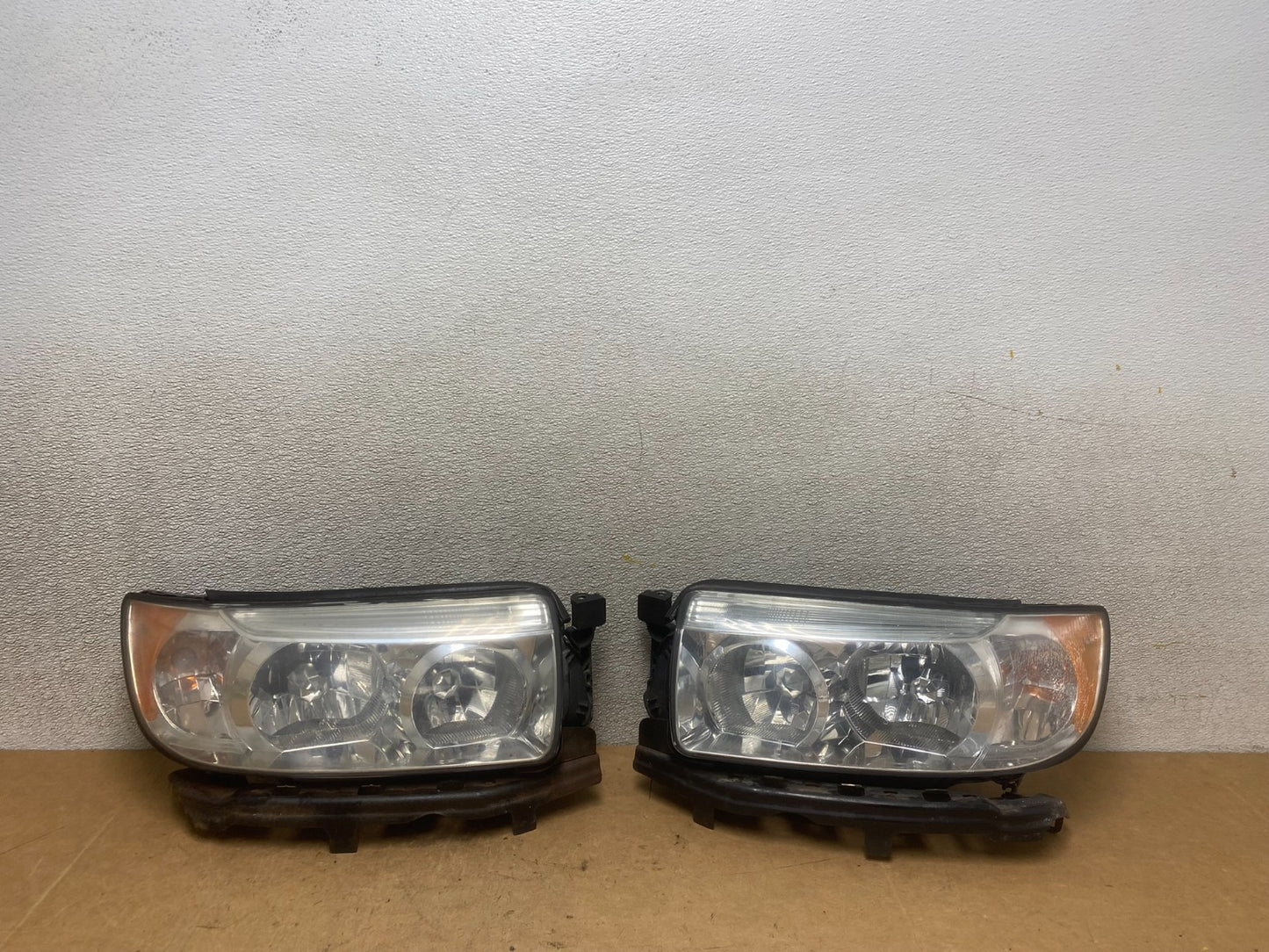 2006-2008 Subaru Forester Left+Right Headlights Halogen X5327 DW0
