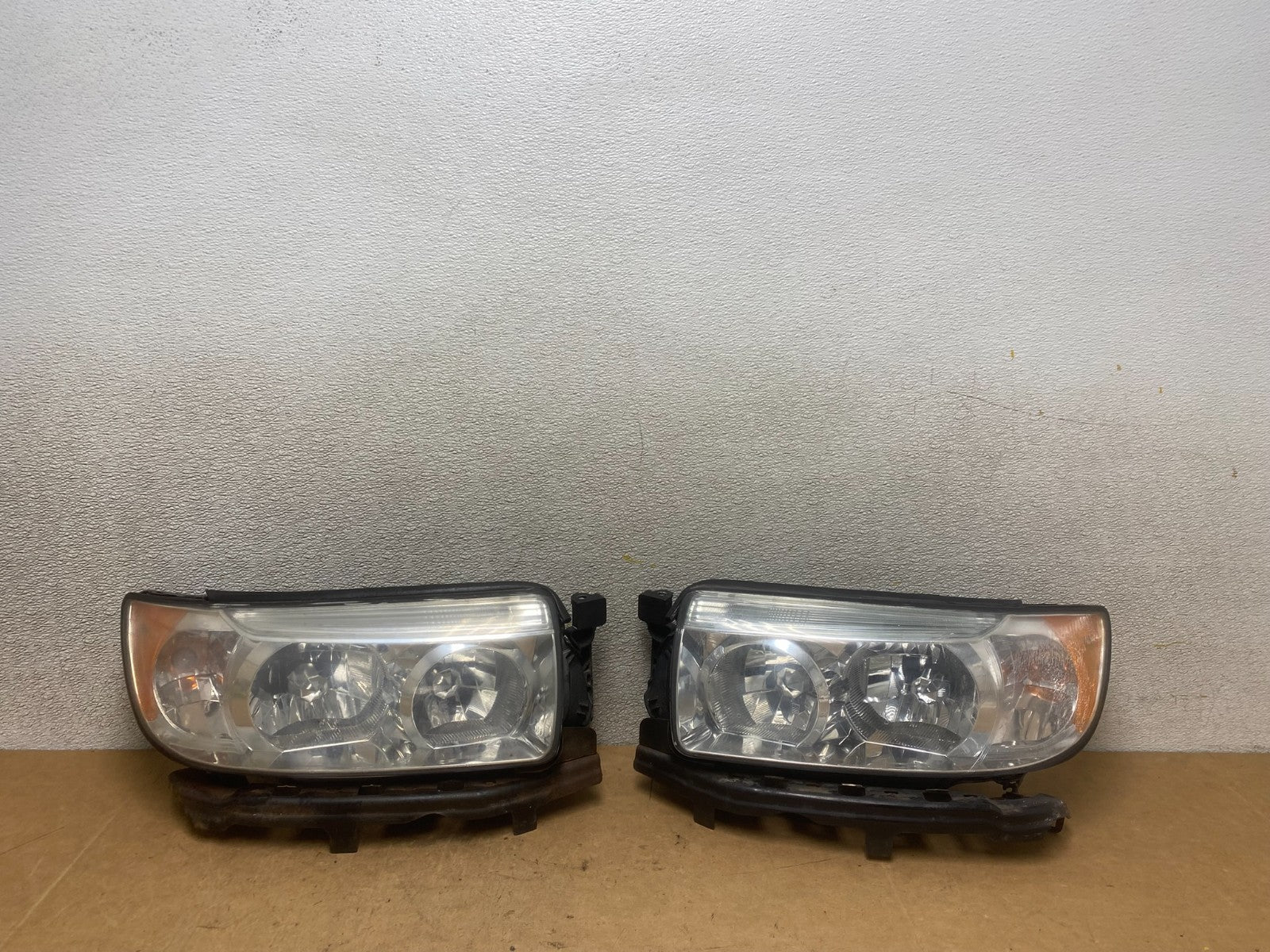 2006-2008 Subaru Forester Left+Right Headlights Halogen X5327 DW0