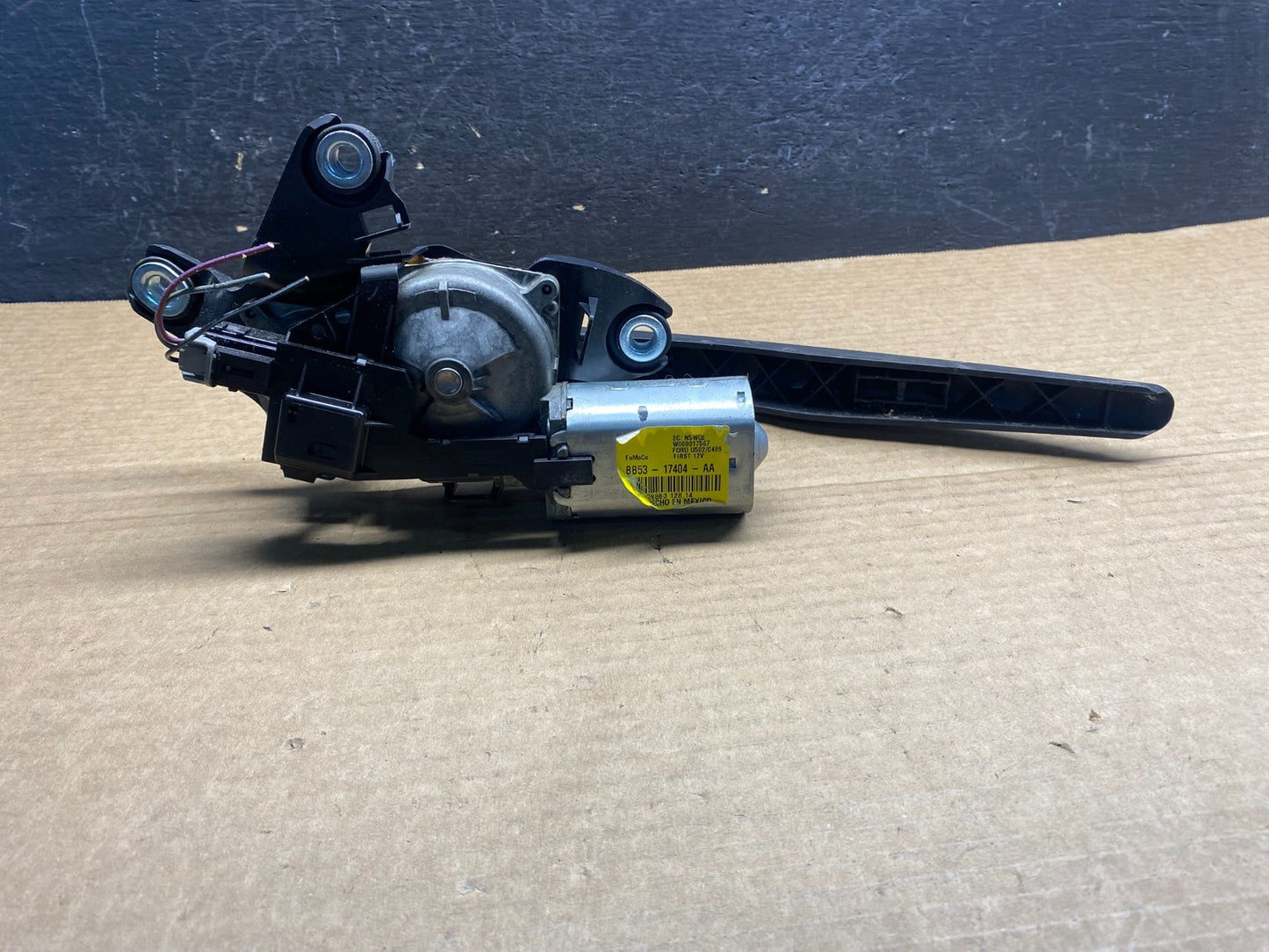 2011 to 2019 Ford Explorer Rear Windshield Wiper Motor af7773 DG5
