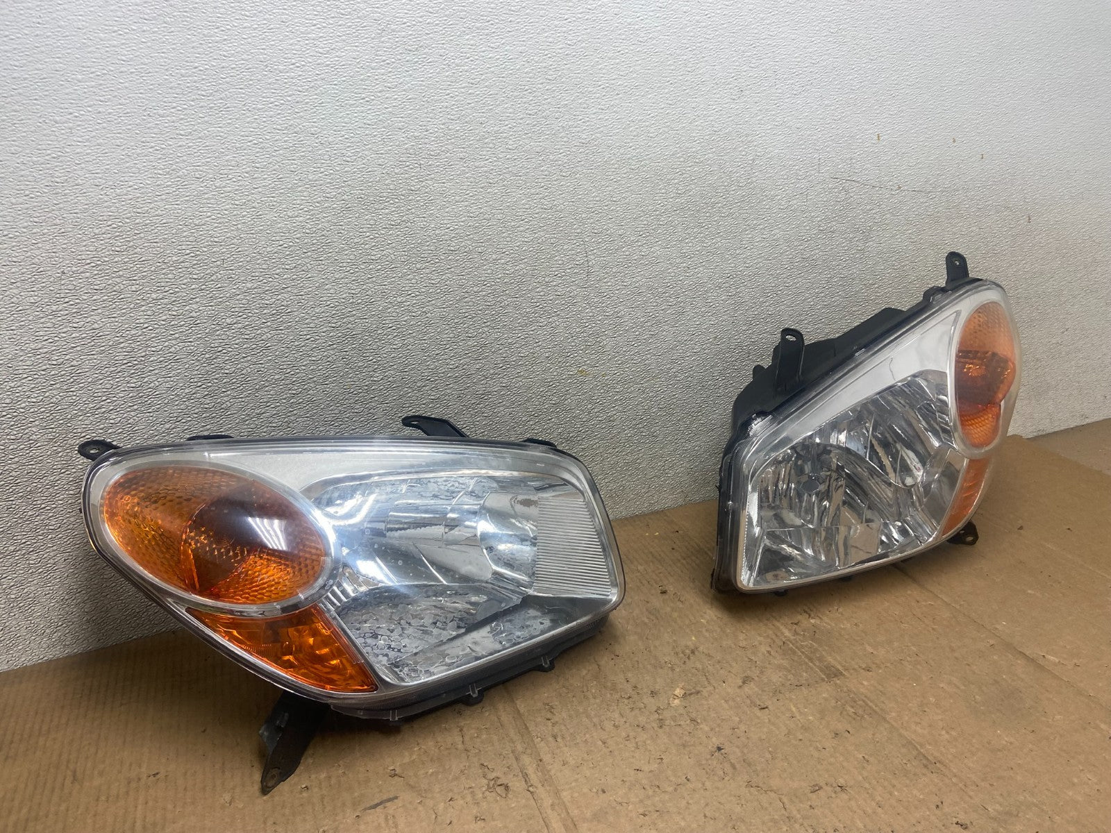 2004 2005 Toyota Rav4 Left+Right Side Headlights Halogen Oem AA6833 DW2