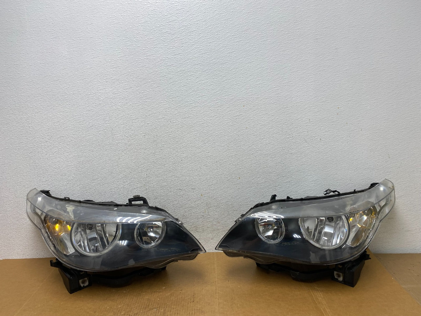 2004 to 2007 BMW 525i 5 Series Left+Right Set Halogen Headlights AD9165 DG0