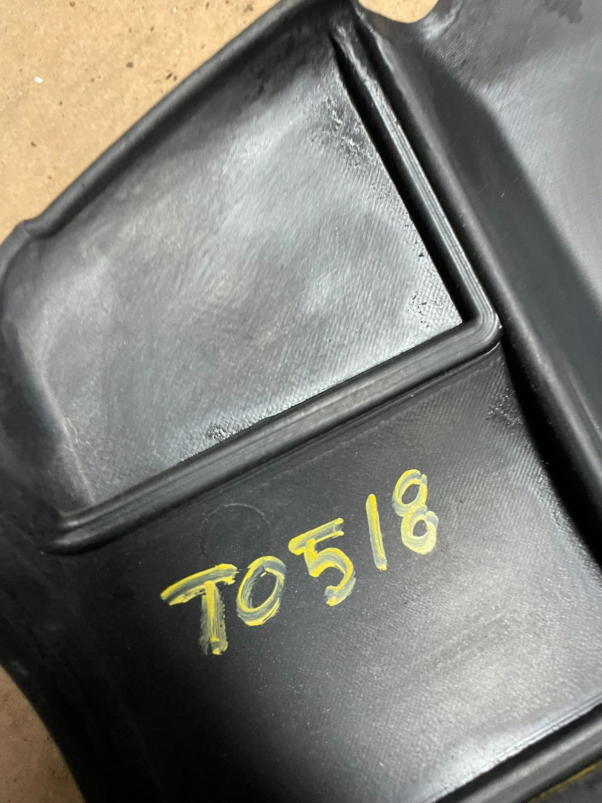 2001 to 2005 Hyundai XG350 V6 Engine Motor Cover T0518 DG9