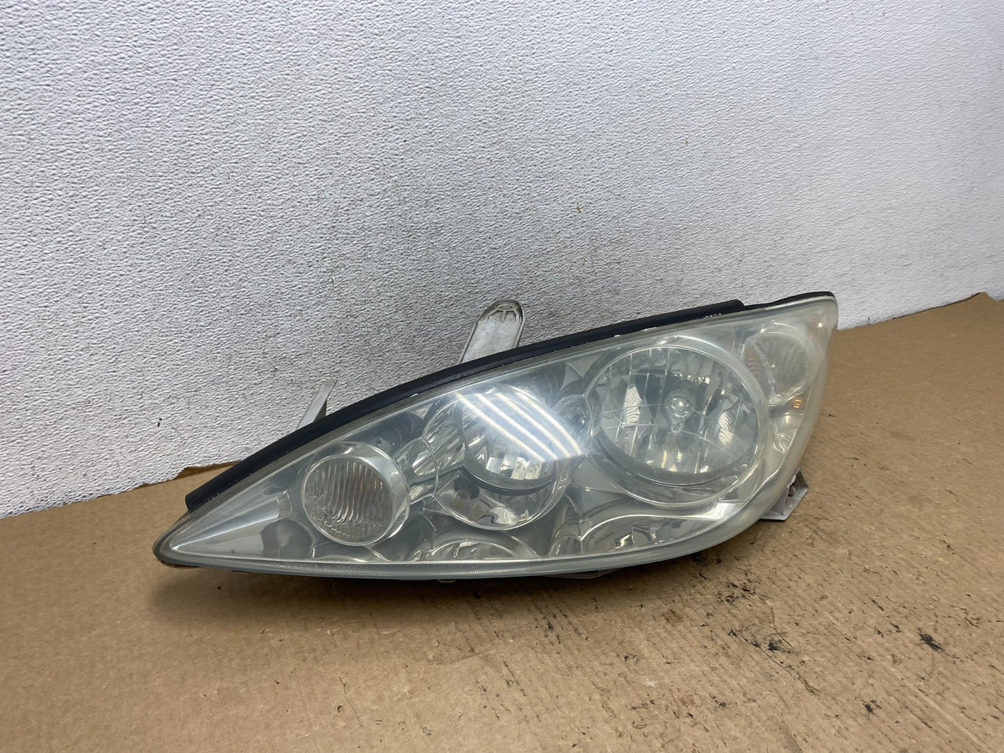 2005 to 2006 Toyota Camry Left Driver LH Halogen Headlight AG3244 DW2