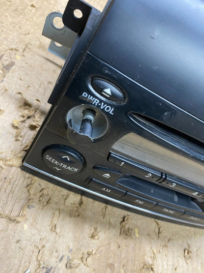 2004 to 2010 Toyota Sienna AM FM CD WMA Mp3 Radio Receiver Z7532 DG1