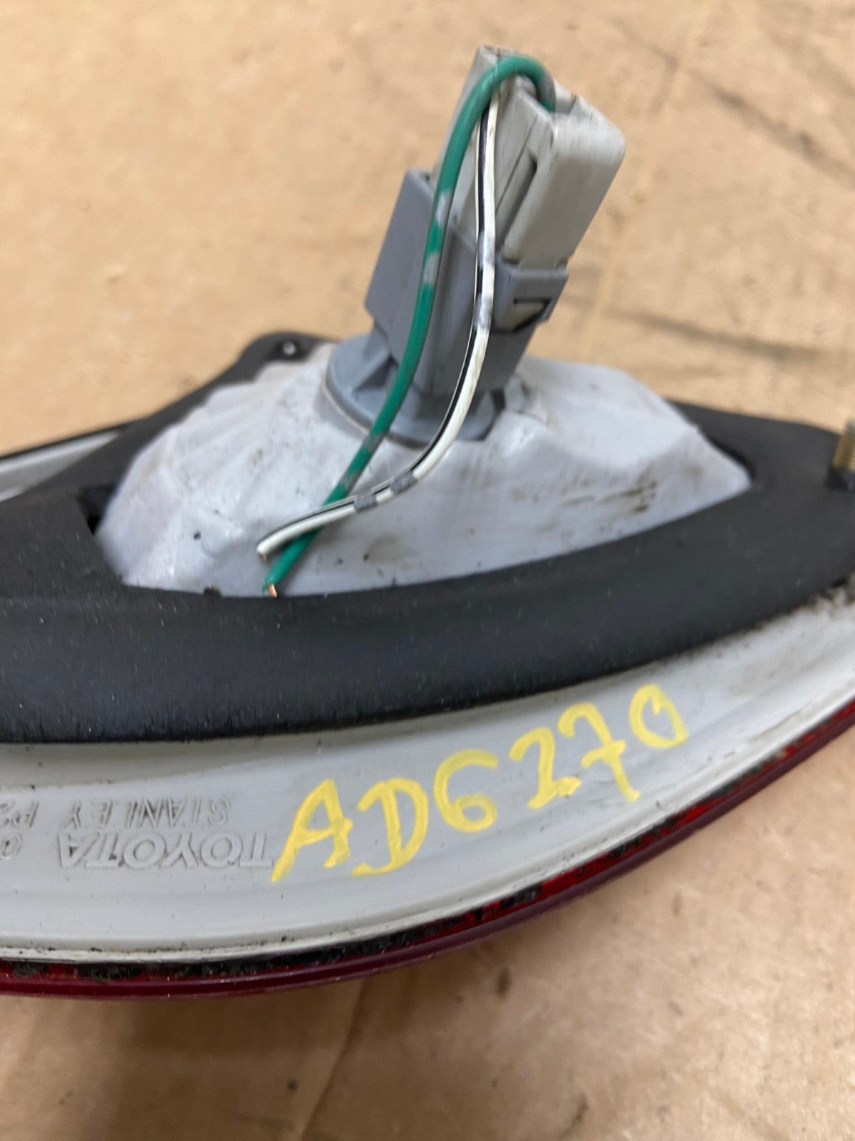 2003 to 2004 Toyota Avalon Left Driver LH Side Inner Tail Light AD6270 LK6