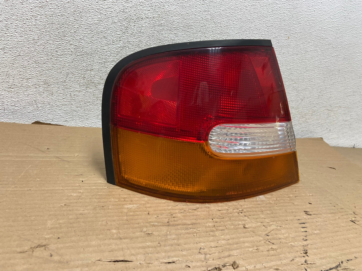 1998 1999 Nissan Altima Tail Light Left Driver Lh Side AG9066 LK1