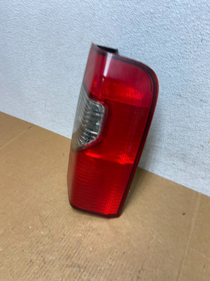 2002 2003 2004 Nissan Xterra Right Passenger RH Side Tail Light AD9089 DW1