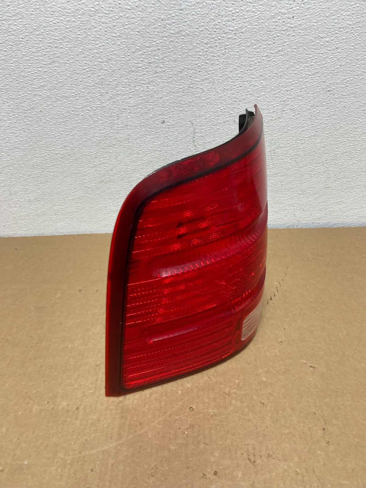 2002 to 2005 Ford Explorer Left Driver Lh Side Tail light AD2451 LK2