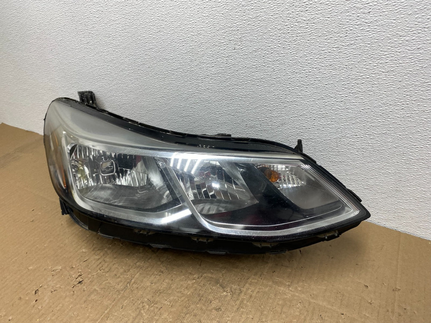 2016 to 2019 Chevrolet Cruze Right Passenger Halogen Headlight Oem AB8544 DW1