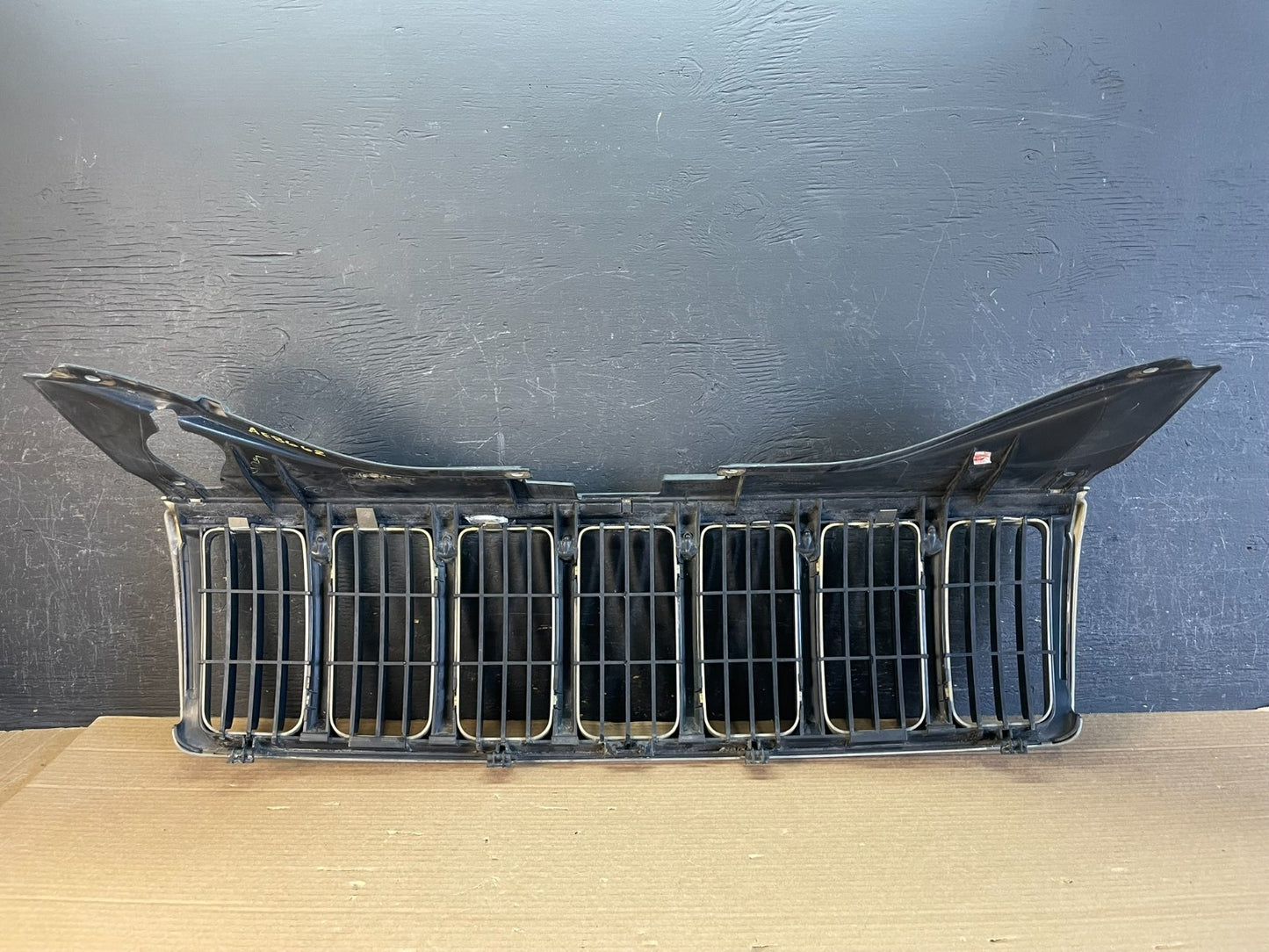 2005 2006 2007 Jeep Grand Cherokee Front Upper Grill Grille AE8662 DW3