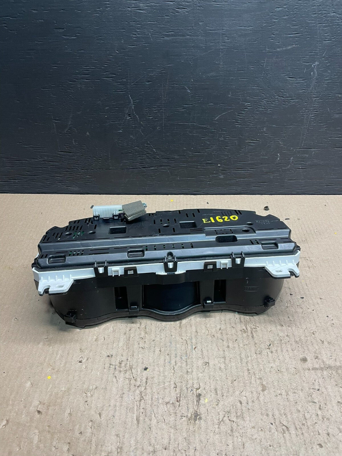 2011 2012 Lincoln MKZ Speedometer Cluster Gauge OEM E1620 DG18